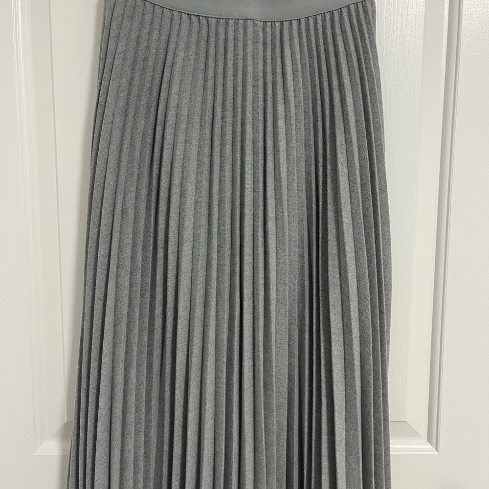 Babaton Classic Gray Pleated Skirt